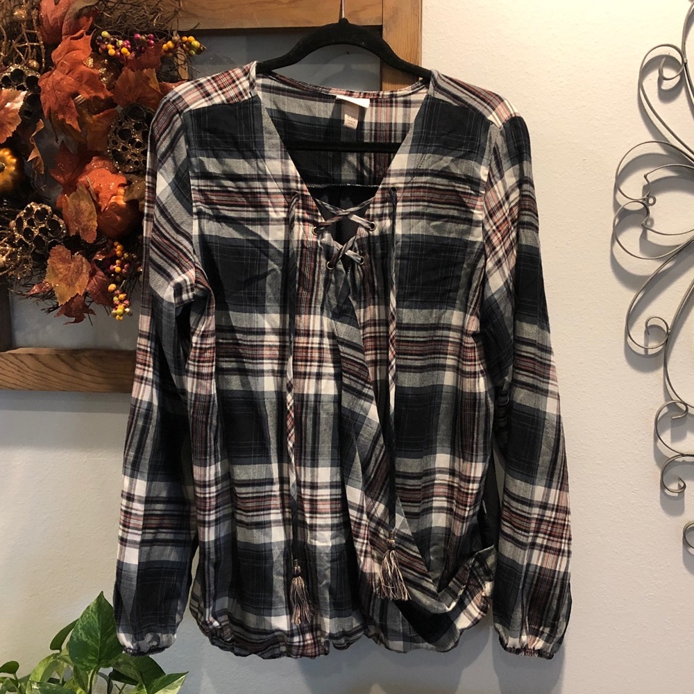 Women’s Knox Rose V-Neck Drape Tie Front Top